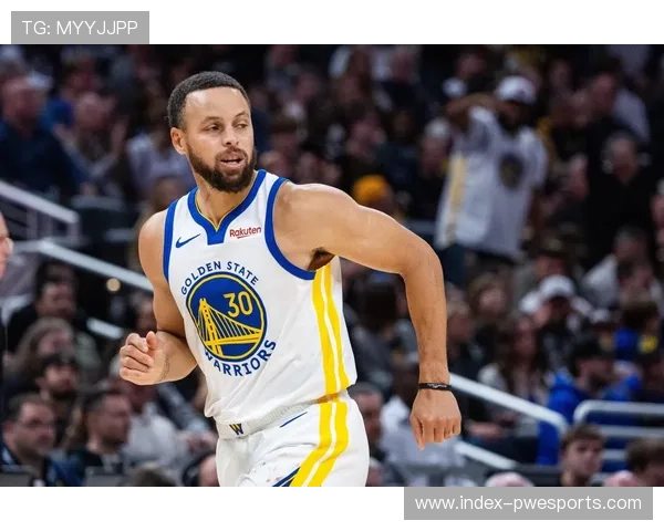 库里生涯末期表现依旧高效，勇士阵容短板引担忧